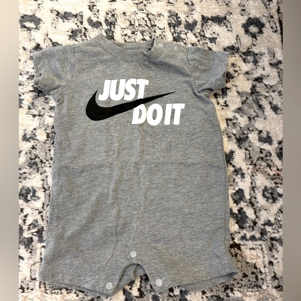 Nike baby 3M romper